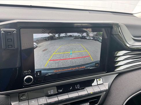 Used 2025 Toyota Camry LE w/ Convenience Package image 26