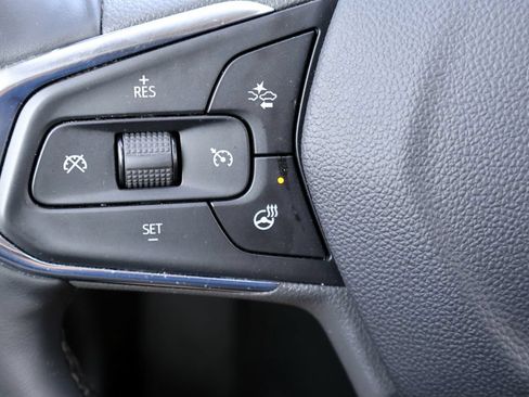 Used 2025 Chevrolet Trax LT w/ LT Convenience Package FWD image 9