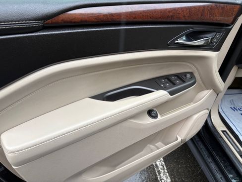 Used 2012 Cadillac SRX Luxury image 16