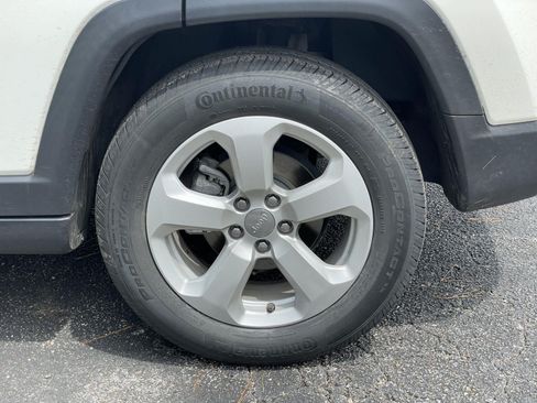 Used 2018 Jeep Compass Latitude FWD image 48
