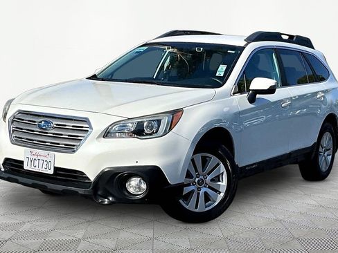Used 2017 Subaru Outback 2.5i Premium AWD/4WD image 3