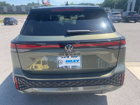 New 2026 Volkswagen Tiguan SE R-Line FWD image 4