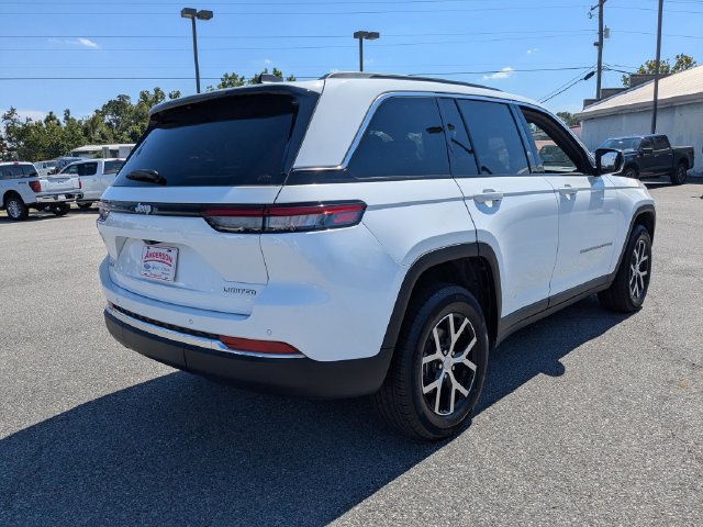 Used 2024 Jeep Grand Cherokee Limited AWD/4WD image 4