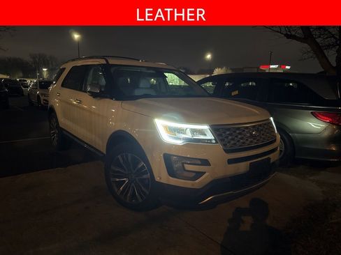 Used 2017 Ford Explorer Platinum image 3