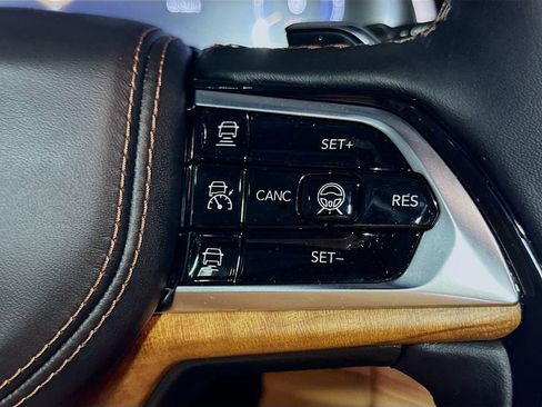 Certified 2025 Jeep Grand Cherokee Summit AWD/4WD image 29