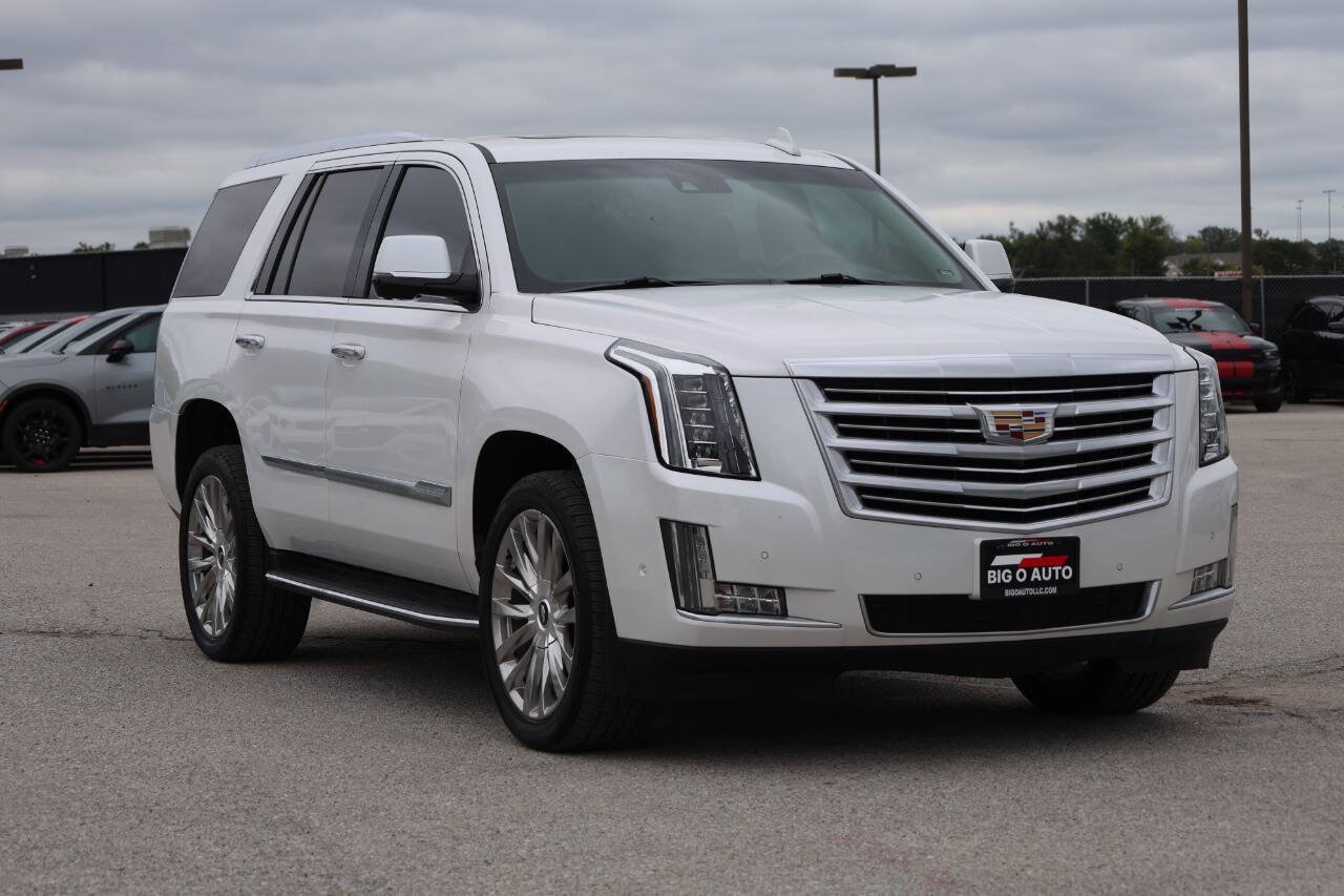 Used 2017 Cadillac Escalade Premium Luxury AWD/4WD image 4