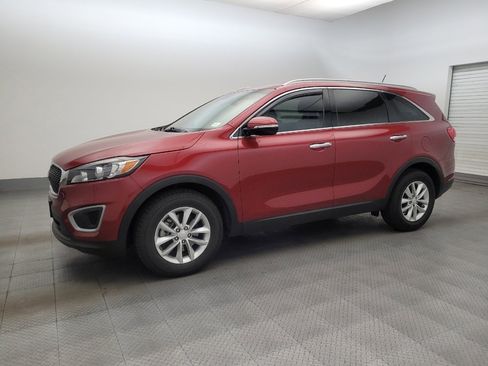 Used 2018 Kia Sorento LX image 2