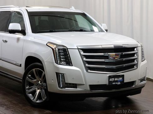 Used 2017 Cadillac Escalade ESV Premium Luxury image 2