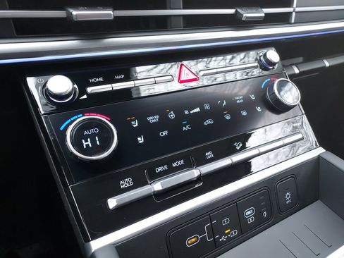 Used 2025 Hyundai Santa Fe Limited image 34