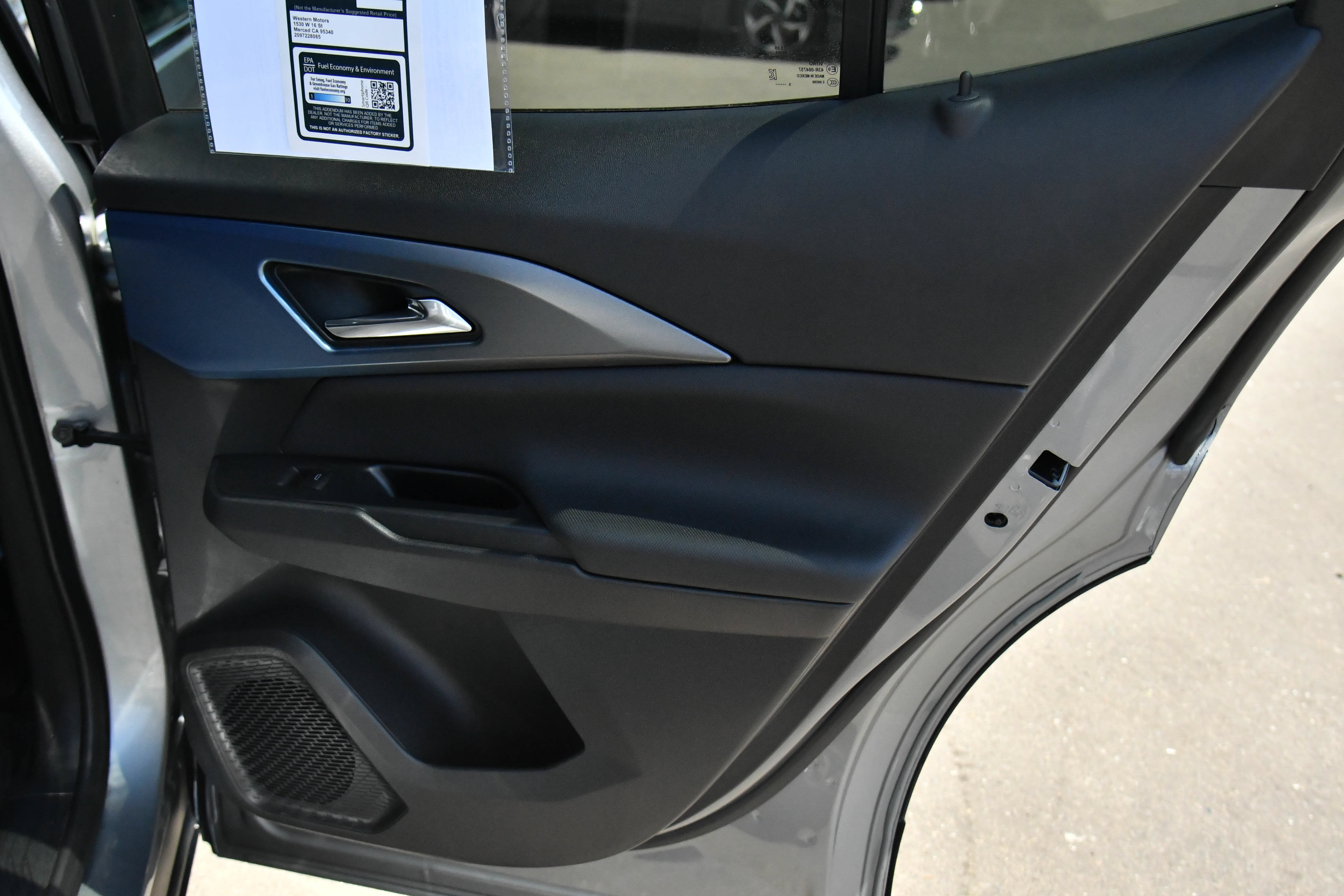Used 2025 Chevrolet Equinox EV LT FWD image 49