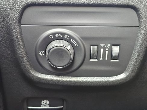 New 2025 Jeep Grand Cherokee L Laredo image 18