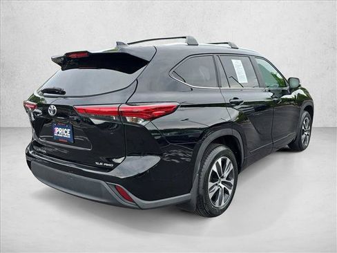 Used 2023 Toyota Highlander XLE AWD/4WD image 5