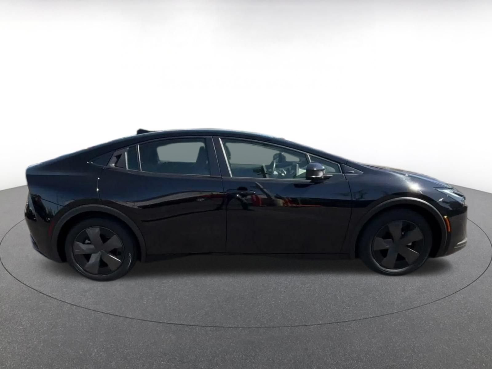 Used 2025 Toyota Prius LE FWD image 15