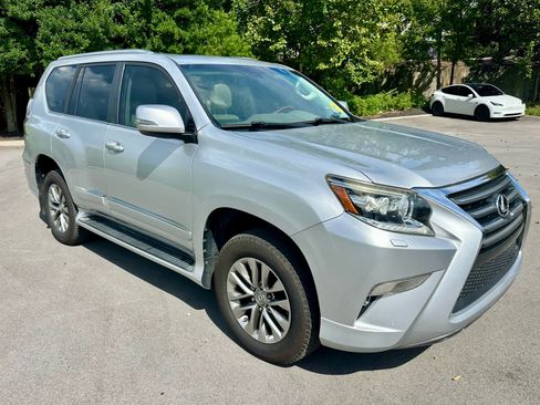 Used 2015 Lexus GX 460 Luxury w/ Preferred Accessory Package AWD/4WD image 3