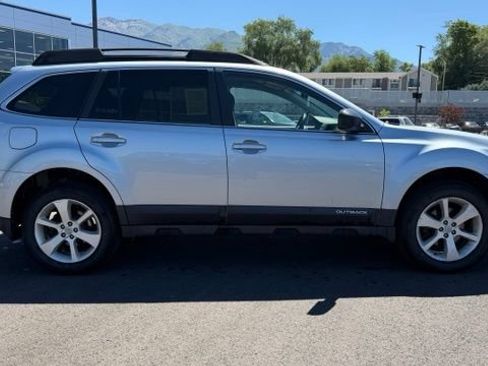 Used 2013 Subaru Outback 2.5i Premium w/ Popular Pkg 1B AWD/4WD image 2