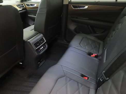 Certified 2026 Volkswagen Atlas SE FWD image 19