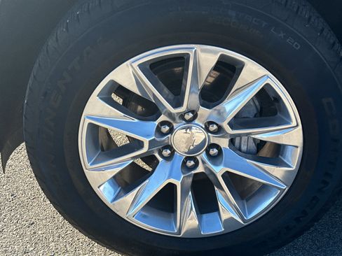 Used 2024 Chevrolet Tahoe Premier w/ Premium Package AWD/4WD image 9