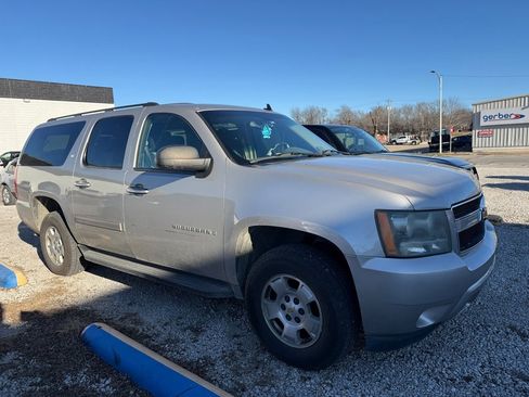 Used 2007 Chevrolet Suburban LT image 5