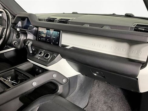 Used 2024 Land Rover Defender 110 S image 25