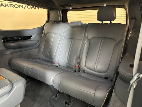 Used 2022 Jeep Grand Wagoneer Series II w/ Premium Group II AWD/4WD image 19