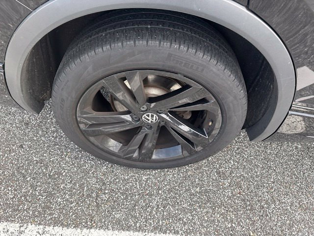 Used 2023 Volkswagen Tiguan SE R-Line FWD image 17