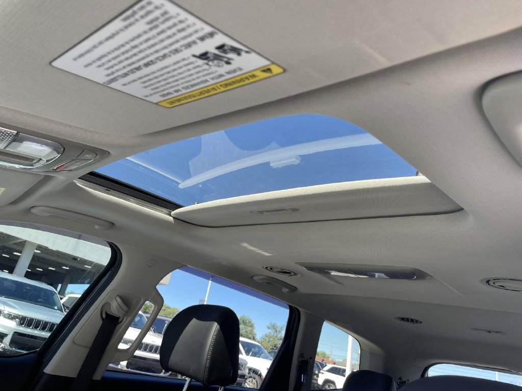 Used 2025 Kia Telluride S FWD image 25