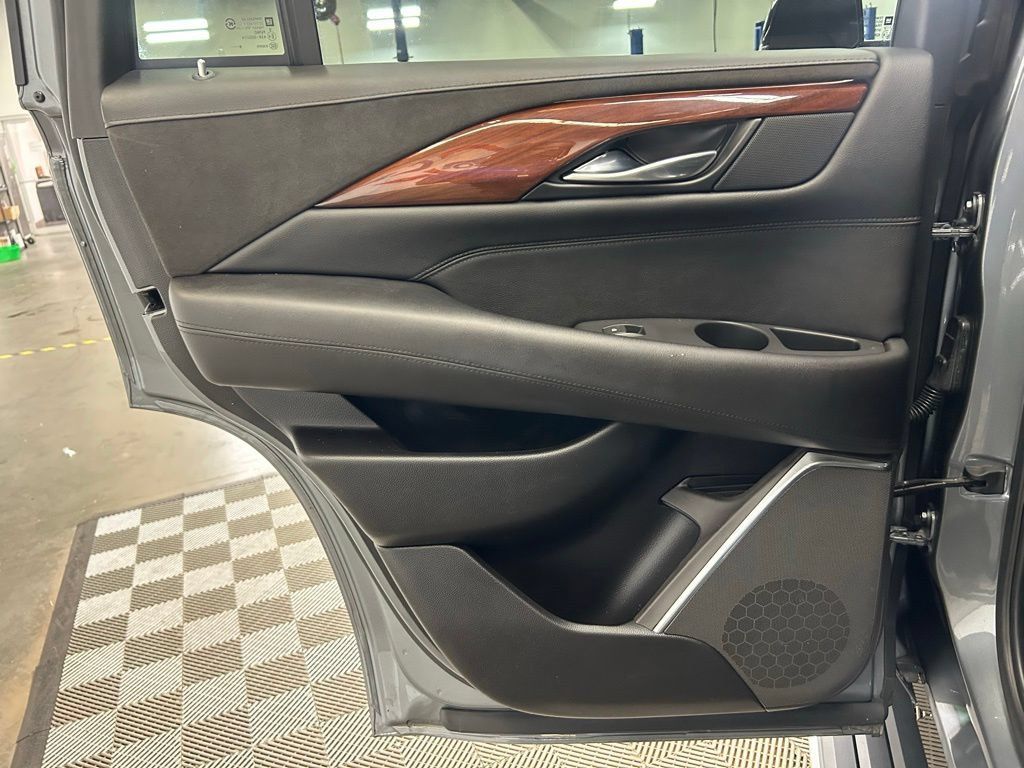 Used 2019 Cadillac Escalade Premium Luxury RWD image 19