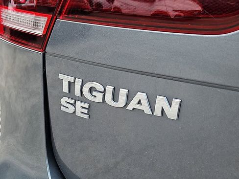 Used 2021 Volkswagen Tiguan SE AWD/4WD image 29