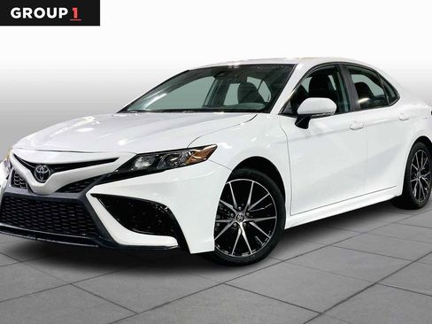 Certified 2024 Toyota Camry SE image 1