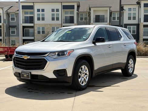 Used 2020 Chevrolet Traverse LS image 3