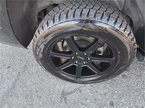 Used 2017 GMC Yukon Denali image 9