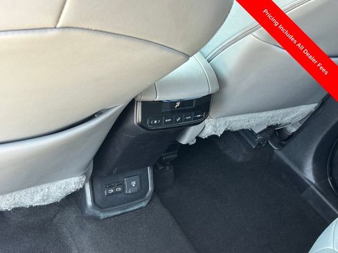 Used 2023 Toyota Highlander Limited FWD image 16