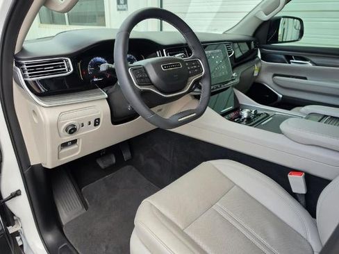 Used 2023 Jeep Wagoneer L Series III w/ Premium Group I AWD/4WD image 14