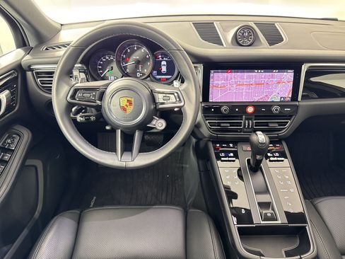 Certified 2026 Porsche Macan AWD/4WD image 27
