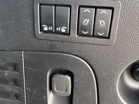 Used 2018 Cadillac Escalade ESV Luxury AWD/4WD image 44
