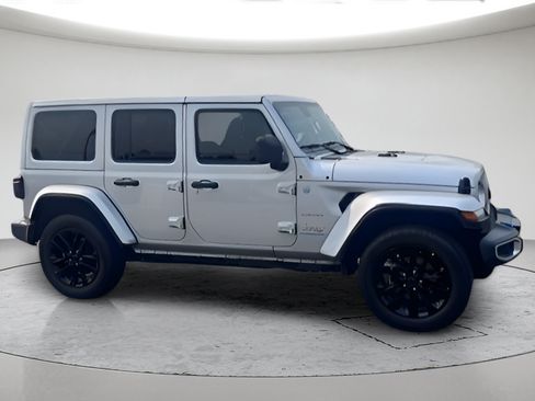 Used 2024 Jeep Wrangler Unlimited Sahara AWD/4WD image 2