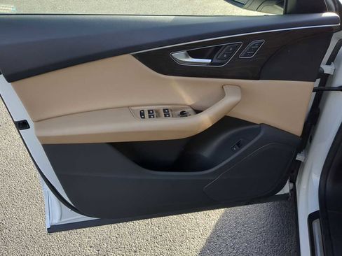 Used 2021 Audi Q8 Premium w/ Black Optic Package image 11