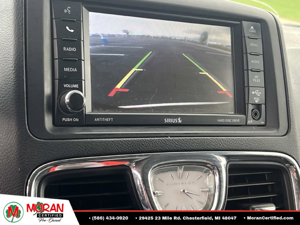 Used 2014 Chrysler Town & Country Touring-L FWD image 22