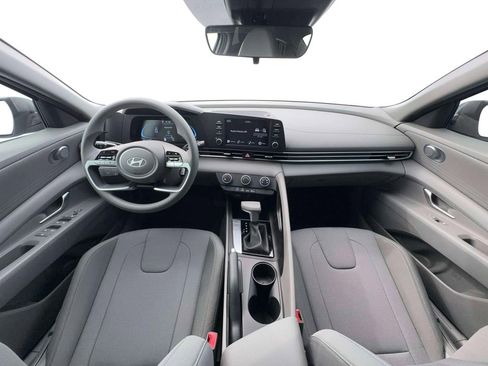 New 2026 Hyundai Elantra SE FWD image 19