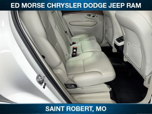 Used 2022 Volvo XC90 T6 Momentum w/ Advanced Package image 32