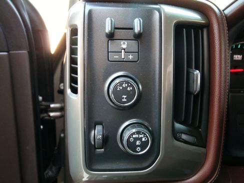 Used 2015 Chevrolet Silverado 2500 High Country AWD/4WD image 27