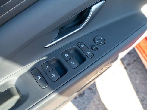 Certified 2025 Hyundai Elantra SEL image 19