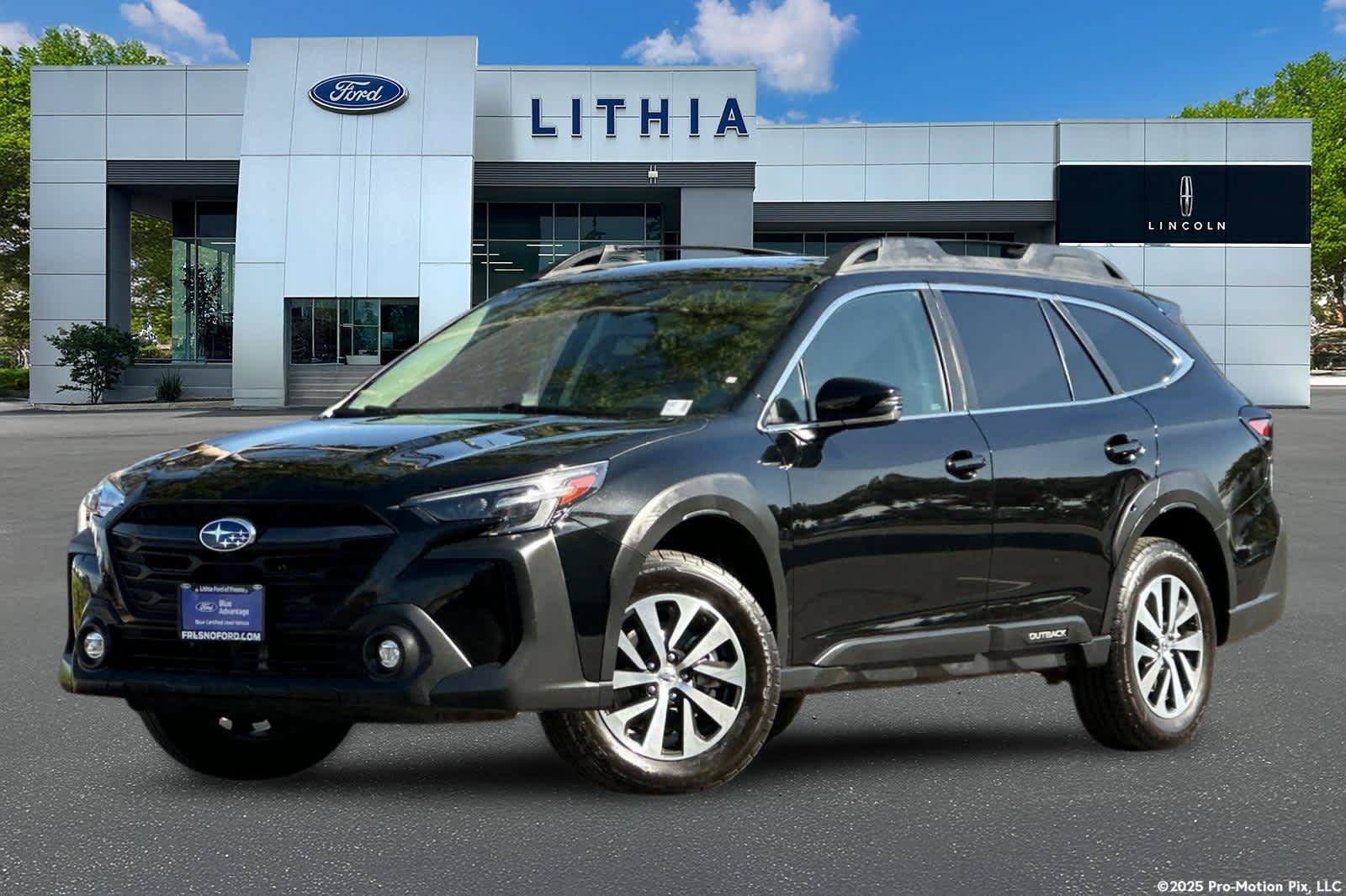 Used 2025 Subaru Outback Premium AWD/4WD image 1