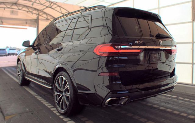 Used 2022 BMW X7 xDrive40i w/ M Sport Package AWD/4WD image 4