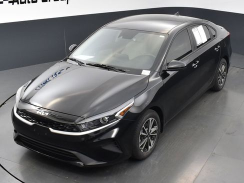 Certified 2022 Kia Forte LXS FWD image 9