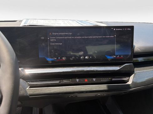 Used 2025 BMW 530i xDrive w/ Premium Package AWD/4WD image 21
