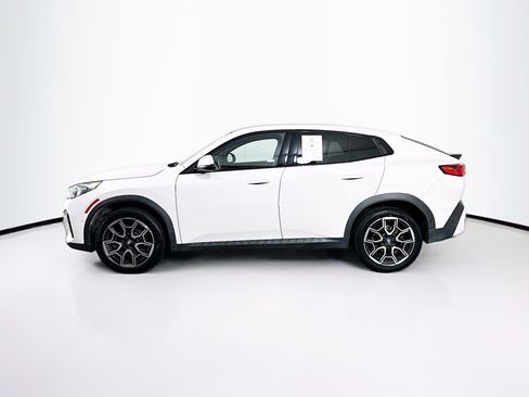 Used 2025 BMW X2 xDrive28i image 4