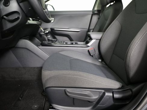 Used 2025 Kia K4 LXS image 11