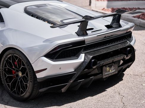 Used 2018 Lamborghini Huracan Performante image 11