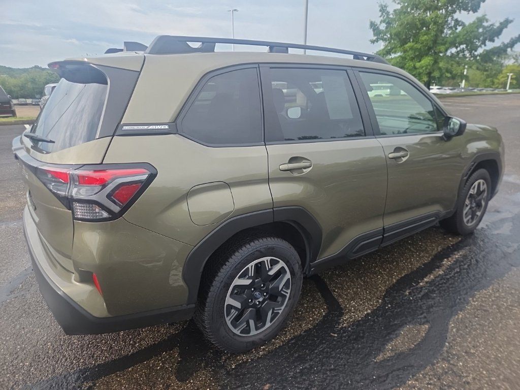 Used 2025 Subaru Forester Premium AWD/4WD image 8